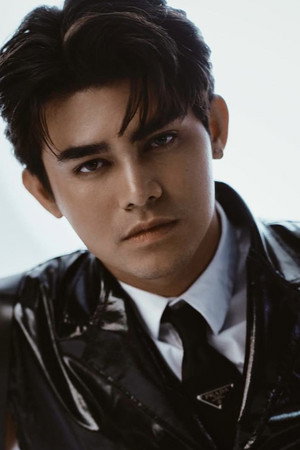Iñigo Pascual in For the Hopeless Romantic