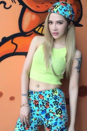 Ai Fei in Back Street