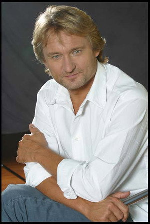 Attila Kaszás in Cha-Cha-Cha