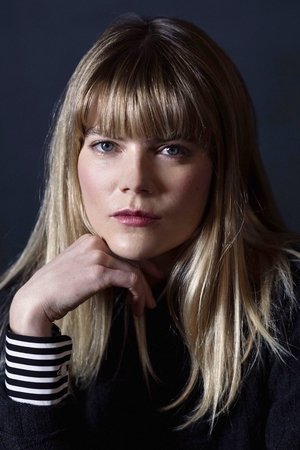 Emma Greenwell in Love   Friendship