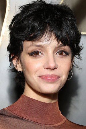 Noée Abita in Ava
