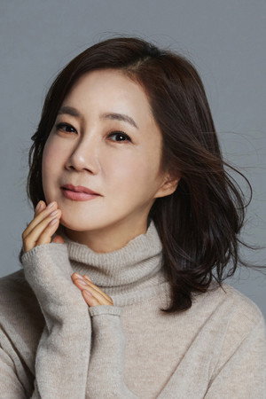 Yang Mi-kyung in Castaway on the Moon