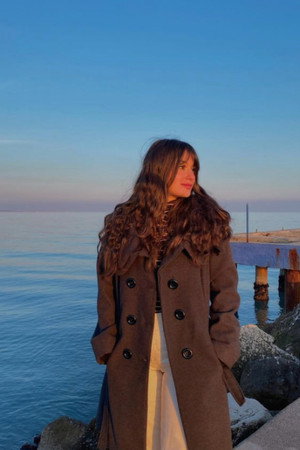 Julia Pettenello in Sable Froid