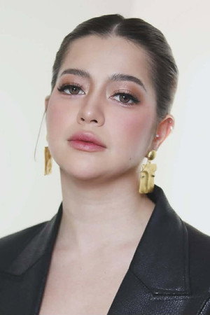 Sue Ramirez in Just the Way You Are