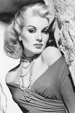 Belinda Lee in She Walks by Night