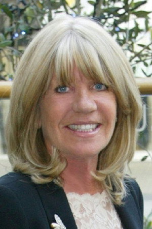 Ingrid Seward in Becoming Princess Diana