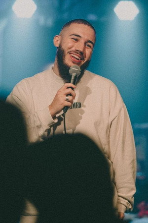 Merwane Benlazar in Le Gala de Jason Brokerss