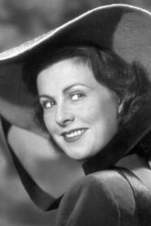 Dora Komar in Operette