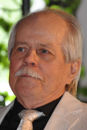 Simo Salminen in Uuno Turhapuro muuttaa maalle