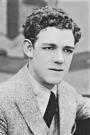 Albert Austin in The Pawnshop
