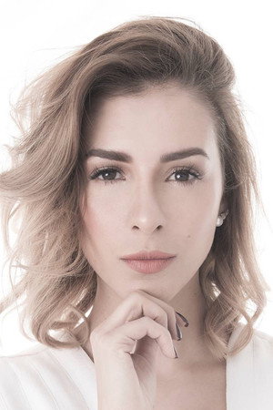 Gloria Stalina in Mirreyes contra Godínez: Un Especial de Navidad