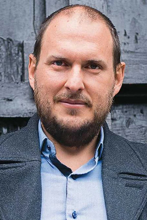 Andrés Parra in Dr. Alemán