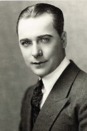 Pat O'Malley in The Red Glove