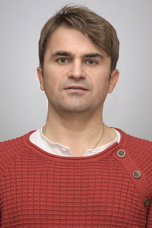 Gábor Csőre in The District