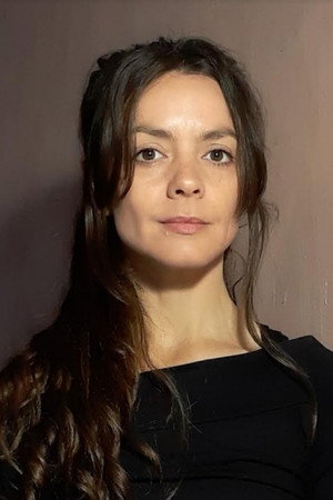 Mona Melo in Sobre anchos y falsos