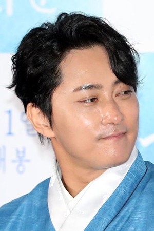Lee Bong-geun in The Singer