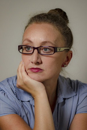 Iva Šindelková in The Courier