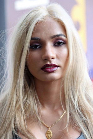 Pia Mia in Love Me Dead