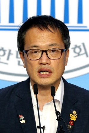 Park Joo-min in Candlelight Revolution