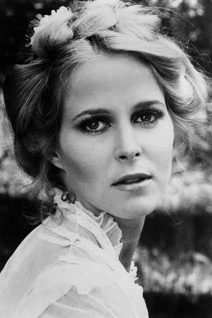 Nina Axelrod in Motel Hell