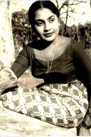 Suvineetha Weerasinghe in Between Two Worlds