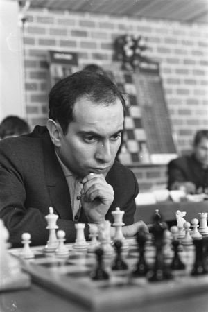 Mikhail Tal in Bobby Fischer Against the World