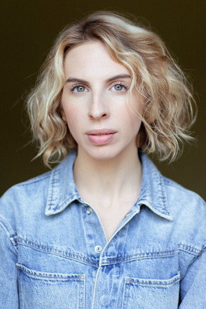Mélodie Molinaro in Les Coquettes - Merci Francis