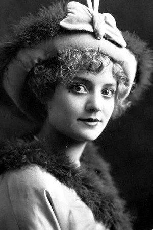 Marie La Varre in The Crimson Dove