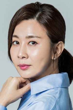Yang Jung-ah in In Love and the War