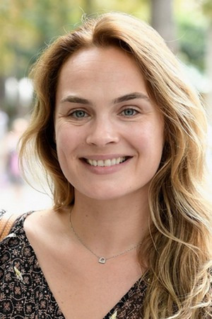 Mélanie Maudran in Shall We Kiss