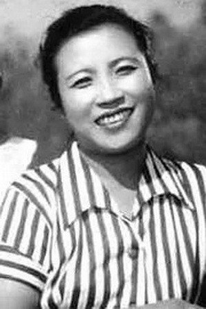 Yūko Mochizuki in Late Chrysanthemums