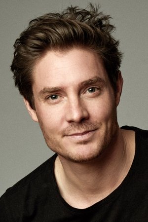 Max Brown in Turistas