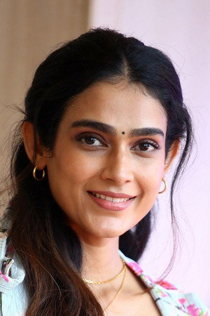 Aakanksha Singh in Malli Raava