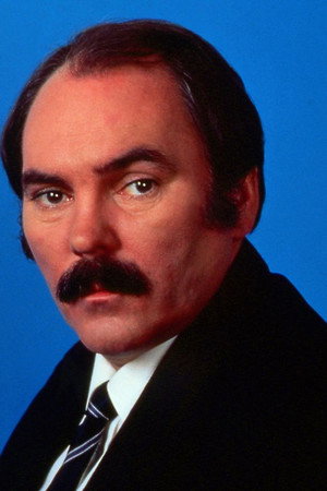 Kevin Lloyd in Link