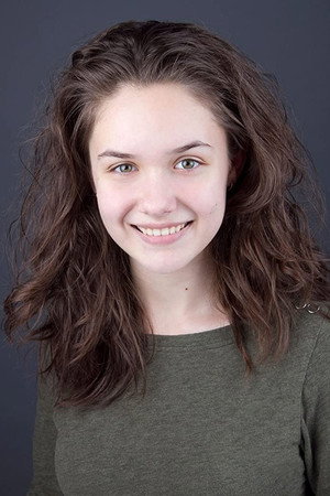Julia Scarlett Dan in Arrival