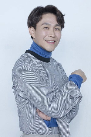 Oh Jung-se in Into the Mirror
