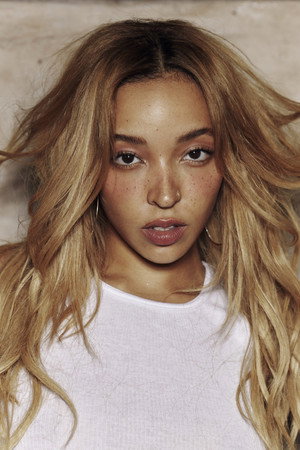 Tinashe in The Great Nickmas Tree Sliming