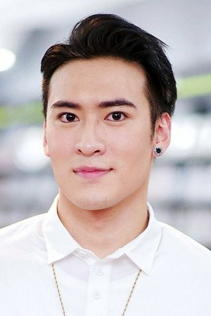 Kris Shen in Spider Lilies