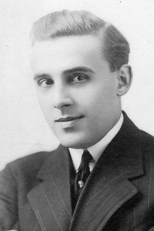 Hugh Dillman in An Amateur Widow