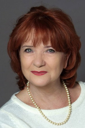 Carmen Mayerová in Někdo schází u stolu
