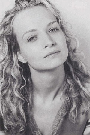 Bess Wohl in Siren