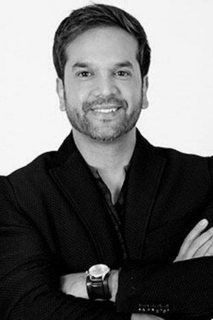 Óscar Mauricio Rodríguez in Alborada Carmesí