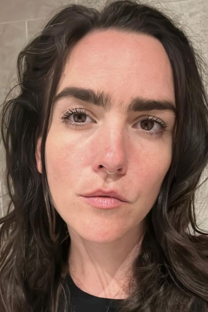 Lauren West in ἌΦΕΣΙΝ