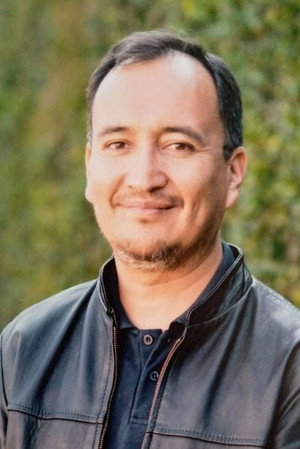 Israel Flores in Enjaulada