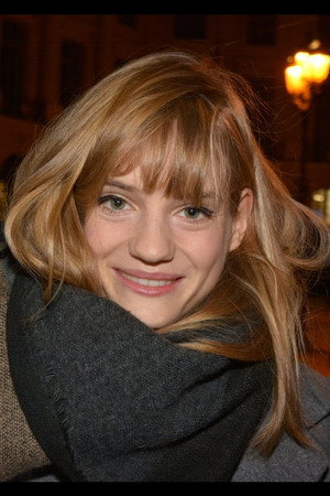 Noémie Schmidt in The Vets