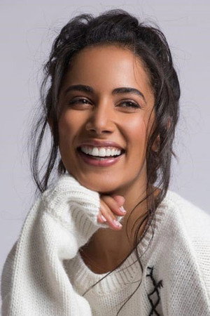 Nadia Kounda in Raltat