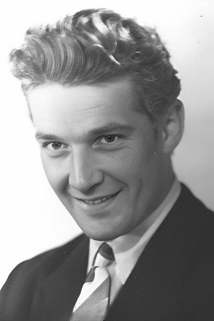 Georges Marchal in The Island of Thirty Coffins
