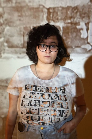 Nina da Silveira in Man with a cellphone camera