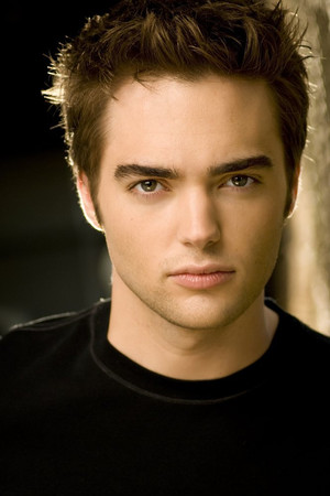 Drew Tyler Bell in The Seeker  The Dark Is Rising