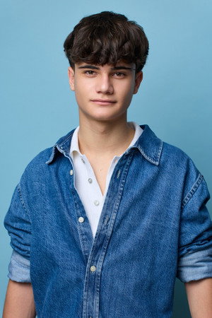 Izan Fernández in Voy a Pasármelo Mejor